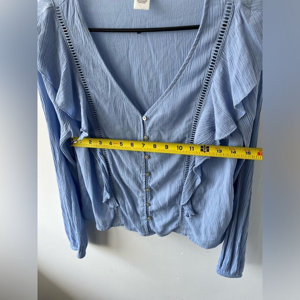 Planet Gold Women’s Blue ruffled v-neck crinkle blouse Cropped Peasant Boho Sz L - Picture 4 of 6